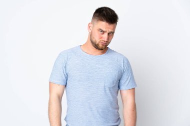 Hüzünlü bir ifadeyle izole edilmiş Rus yakışıklı adam.