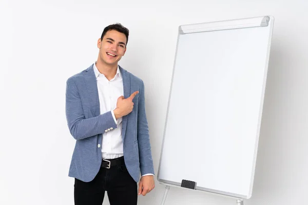 Jonge Blanke Knappe Man Geïsoleerd Paarse Achtergrond Geven Van Een — Stockfoto