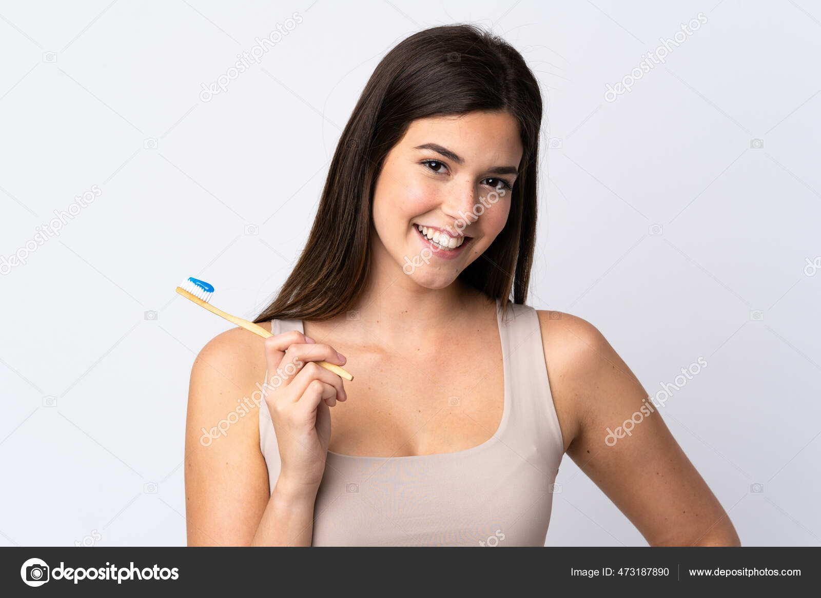 teen brazilian Teenager Brazilian Girl Brushing Her Teeth Isolated White Background — Stock Photo © luismolinero #473187890