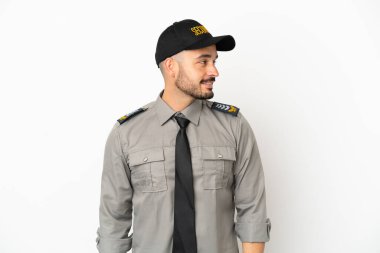 Beyaz arka planda izole edilmiş beyaz bir beyaz adam var.