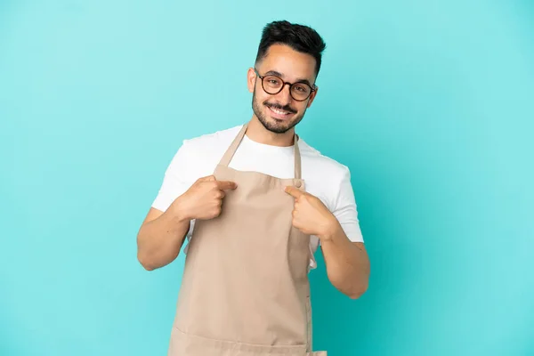 Restaurant Ober Kaukasische Man Geïsoleerd Blauwe Achtergrond Met Verrassing Gezichtsuitdrukking — Stockfoto