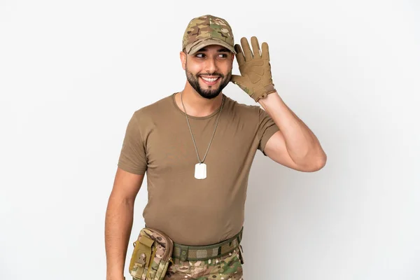 Ung Arabisk Soldat Man Isolerad Vit Bakgrund Lyssna Något Genom — Stockfoto