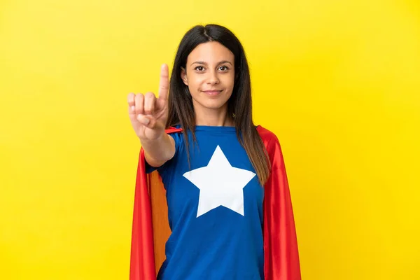 Kvinna Isolerad Gul Bakgrund Superhjälte Kostym Och Pekar Framsidan — Stockfoto