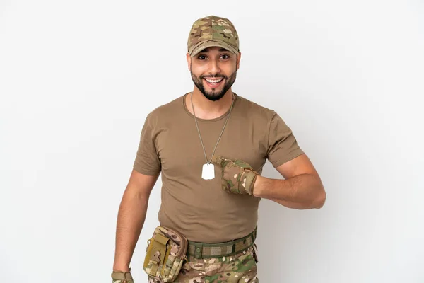 Giovane Arabo Soldato Uomo Isolato Sfondo Bianco Con Espressione Facciale — Foto Stock