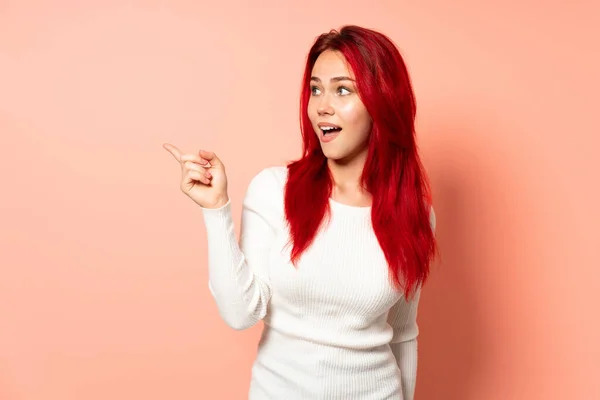 Teenager Red Hair Girl Isolated Pink Background Intending Realizes Solution — Stock Photo, Image