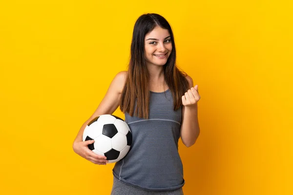 Joven Futbolista Mujer Aislada Sobre Fondo Amarillo Haciendo Gesto Dinero —  Fotos de Stock