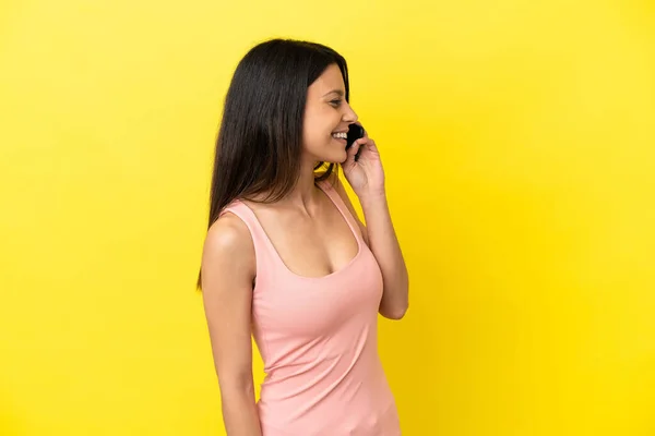 Young Caucasian Woman Isolated Yellow Background Keeping Conversation Mobile Phone — Stock Photo, Image