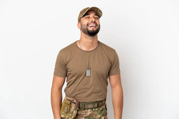 Ung Arabisk Soldat Man Isolerad Vit Bakgrund Skrattar — Stockfoto