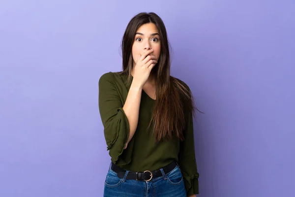 Teenager Brasilianische Mädchen Über Isolierte Lila Hintergrund Überrascht Und Schockiert — Stockfoto