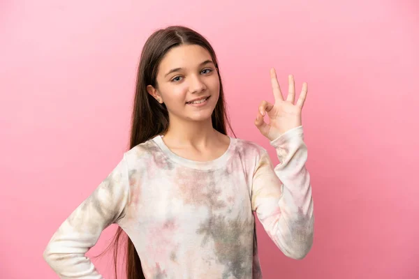 Kleines Mädchen Auf Isoliertem Rosa Hintergrund Zeigt Zeichen Mit Fingern — Stockfoto