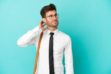 Tecrit edilmiş iş adamı bir fikir düşünüyor.