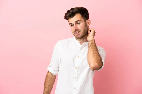 Joven Caucásico Guapo Hombre Aislado Rosa Fondo Riendo — Foto de Stock