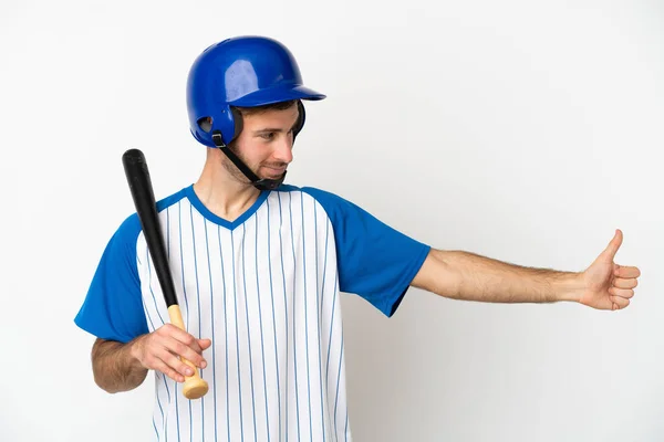 Junge Kaukasische Mann Spielt Baseball Isoliert Auf Weißem Hintergrund Gibt — Stockfoto