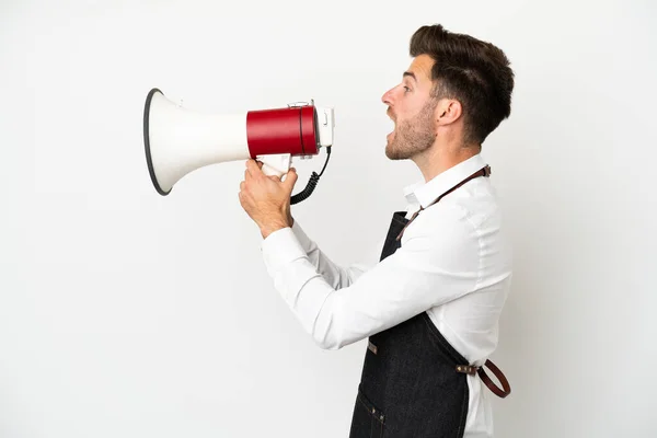 Restaurant Kaukasische Ober Geïsoleerd Witte Achtergrond Schreeuwen Door Een Megafoon — Stockfoto