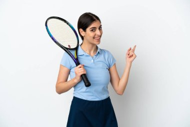 Yakışıklı genç tenisçi, beyaz arka planda izole edilmiş beyaz tenli kadın.