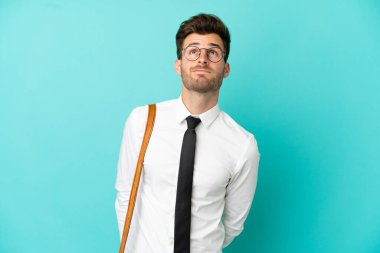 İş adamı izole edilmiş geçmişi araştırıyor.