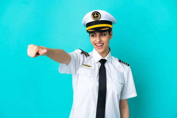 Pilot Samolot Biały Kobieta Odizolowany Niebieski Tło Dając Kciuk Górę — Zdjęcie stockowe