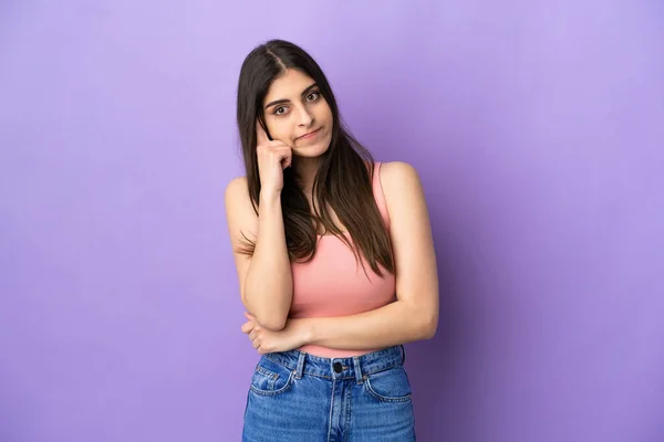 Young Caucasian Woman Isolated Purple Background Thinking Idea — Stock Photo, Image