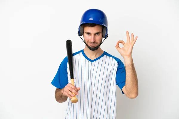 Jovem Caucasiano Homem Jogando Beisebol Isolado Fundo Branco Mostrando Sinal — Fotografia de Stock