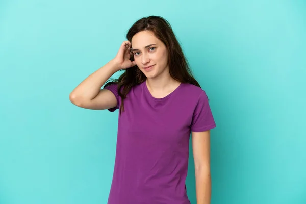 Young Caucasian Woman Isolated Blue Background Having Doubts — Stock Photo, Image