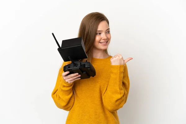 Adolescente Tenant Une Télécommande Drone Sur Fond Blanc Isolé Pointant — Photo