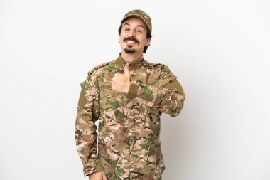 Beyaz arka planda izole edilmiş asker işaret veriyor.