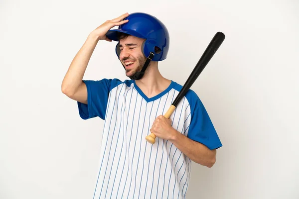 Jovem Caucasiano Jogando Beisebol Isolado Fundo Branco Percebeu Algo Pretendendo — Fotografia de Stock