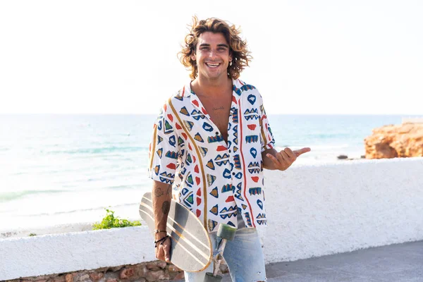 Young Caucasian Man Practicing Longboard Beach — Stock Photo, Image