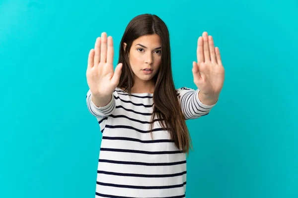 Adolescente Brasileña Chica Sobre Aislado Fondo Azul Haciendo Stop Gesture —  Fotos de Stock
