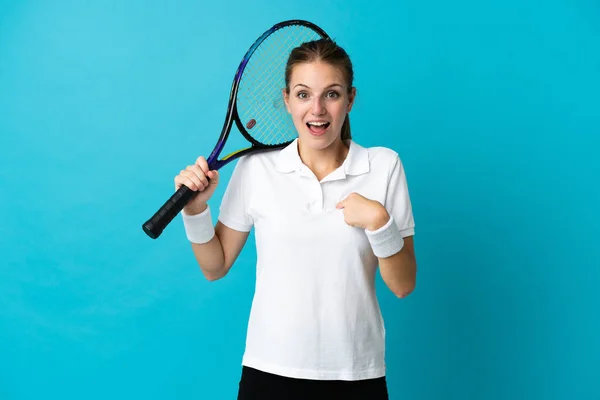 Young Woman Tennis Player Isolated Blue Background Surprise Facial Expression — Stock Photo, Image