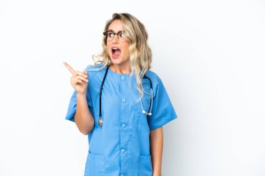 Brezilyalı cerrah kadın izole bir geçmişi var. Çözümü bulmak için parmağını kaldırıyor.