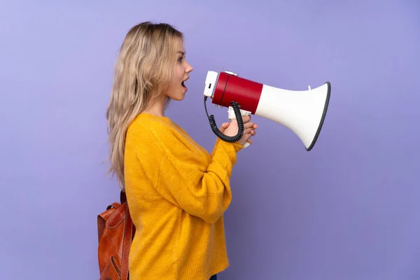 Teenager Russian Student Girl Isolated Purple Background Shouting Megaphone — Stock Photo, Image