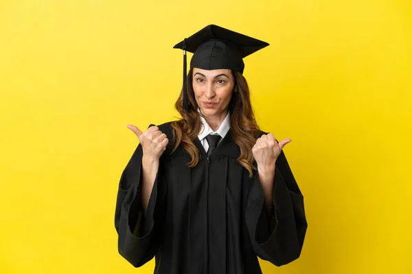 Middle Aged University Graduate Isolated Yellow Background Thumbs Gesture Smiling — Stock Photo, Image
