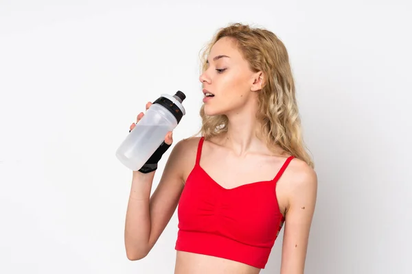 年轻的金发女子与白色背景的运动水瓶隔离 — 图库照片