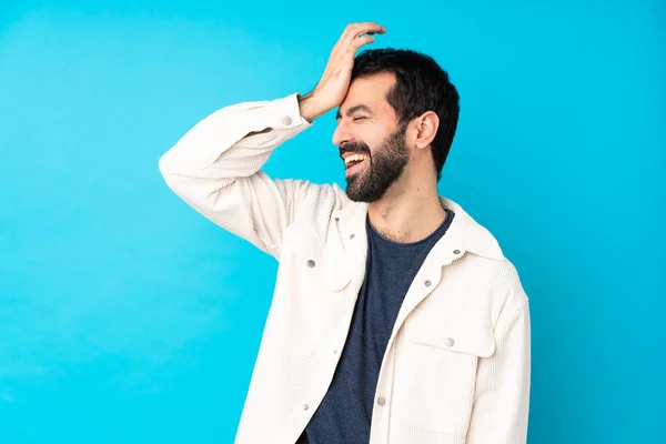 Jovem Homem Bonito Com Jaqueta Veludo Branco Sobre Fundo Azul — Fotografia de Stock