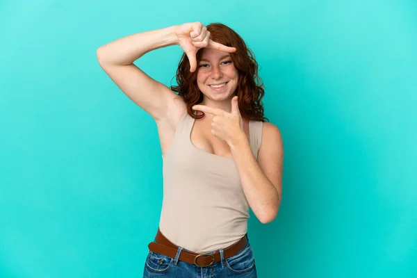 Teenager Reddish Woman Isolated Blue Background Focusing Face Framing Symbol — Stock Photo, Image