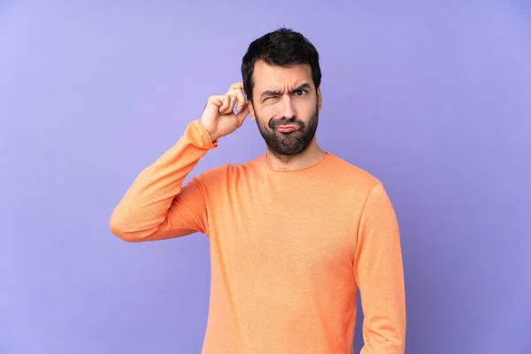 Caucásico Guapo Hombre Sobre Aislado Púrpura Fondo Teniendo Dudas —  Fotos de Stock