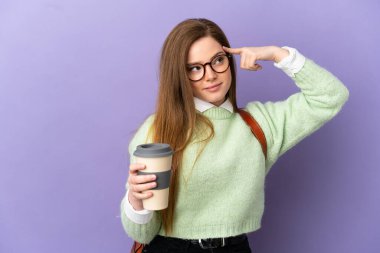 Mor bir geçmişi olan genç bir kız öğrencinin şüpheleri ve düşünceleri var.