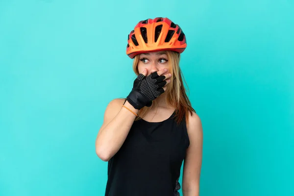 Jong Fietser Meisje Geïsoleerde Blauwe Achtergrond Doen Verrassing Gebaar Terwijl — Stockfoto