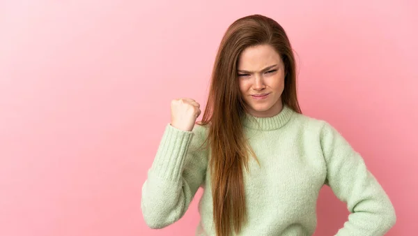 Adolescente Chica Sobre Aislado Rosa Fondo Con Infeliz Expresión — Foto de Stock