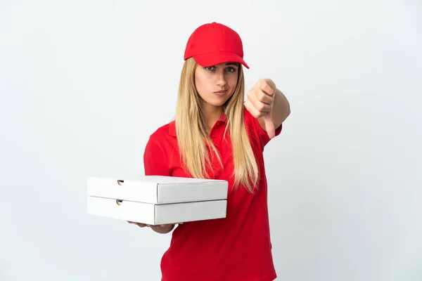 Доставка Пиццы Женщина Держит Пиццу Изолированы Белом Фоне Показывая Большой — стоковое фото