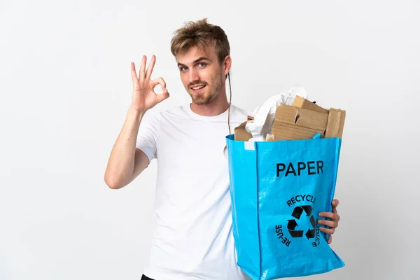 Joven Hombre Rubio Sosteniendo Una Bolsa Reciclaje Llena Papel Para —  Fotos de Stock