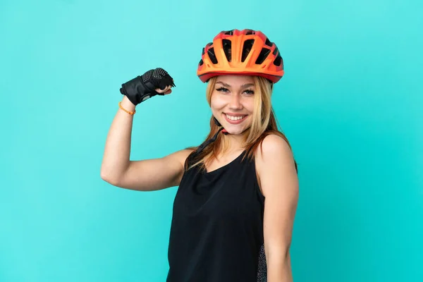 Junge Radfahrerin Mädchen Über Isoliertem Blauen Hintergrund Macht Starke Geste — Stockfoto