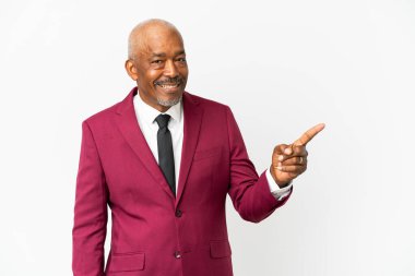 Kübalı üst düzey izole edilmiş beyaz arka planda parmak kenarı gösteriyor