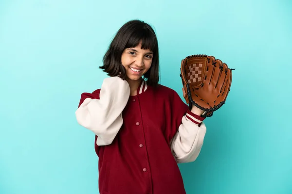 Mladý Smíšený Závod Hráč Žena Baseballovou Rukavicí Izolované Modrém Pozadí — Stock fotografie