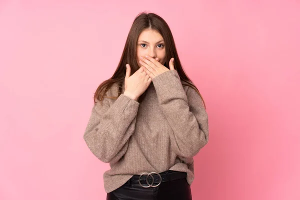 Teenager Caucasian Girl Isolated Pink Background Covering Mouth Hands — Stock Photo, Image