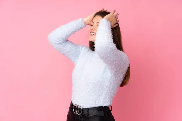 Teenager Kaukasischen Mädchen Isoliert Auf Rosa Hintergrund Gestresst Überwältigt — Stockfoto