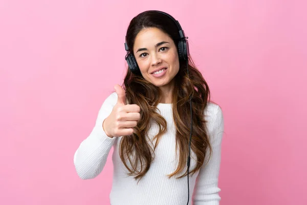 Woman Isolated Pink Background Listening Music Thumb — Stock fotografie