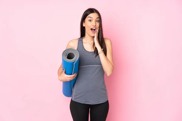 Young Caucasian Woman Mat Isolated Pink Background Surprise Facial Expression — Stock Photo, Image