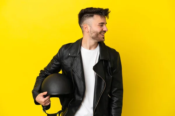 Jonge Blanke Man Met Een Motorfiets Helm Geïsoleerd Gele Achtergrond — Stockfoto